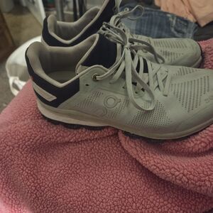 On Women's Light Gray Athletic Shoes